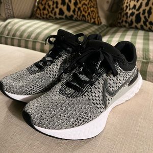 Nike React Infinity Run 3 - black and white